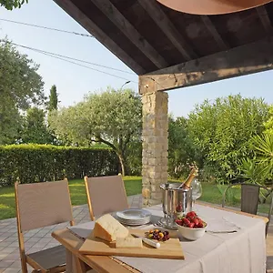 https://villa-bouganville-toscolano-maderno.it-lombardy.com
