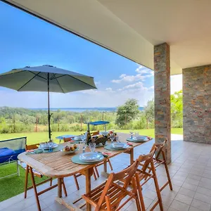 https://trilocale-con-vista-sul-lago-di-garda.it-lombardy.com